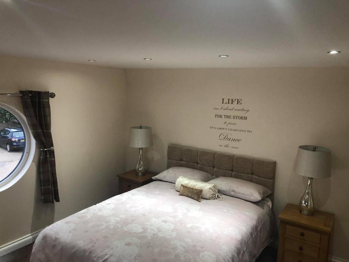 Worship Farm Accommodation Redhill  Extérieur photo